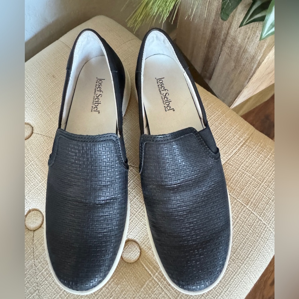 Josef Seibel Sina Leather Slip Ons size 9 (40) like new - Picture 2 of 6